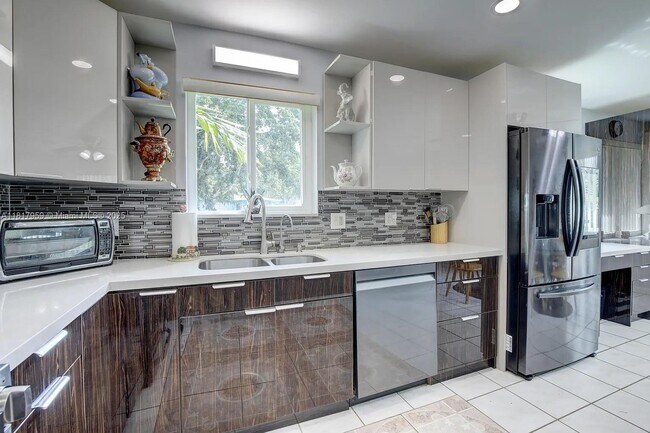 Building Photo - 8930 SW 149th Terrace