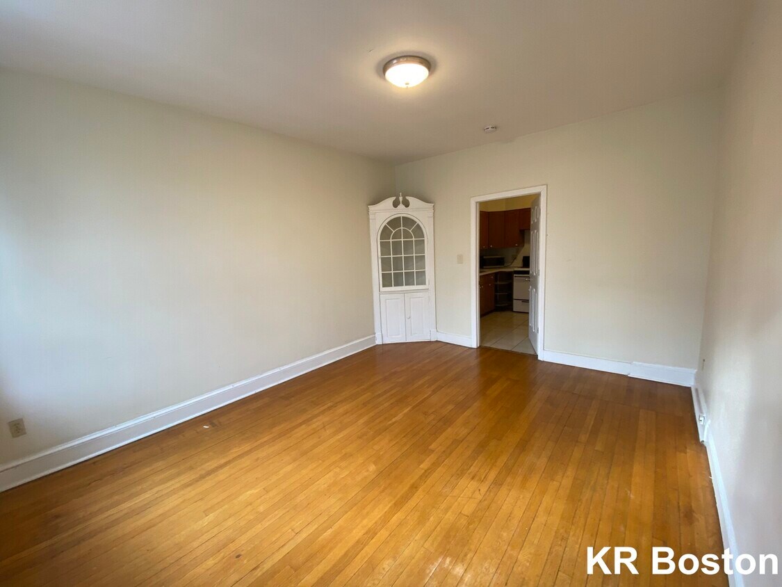 Primary Photo - 1187 Beacon St