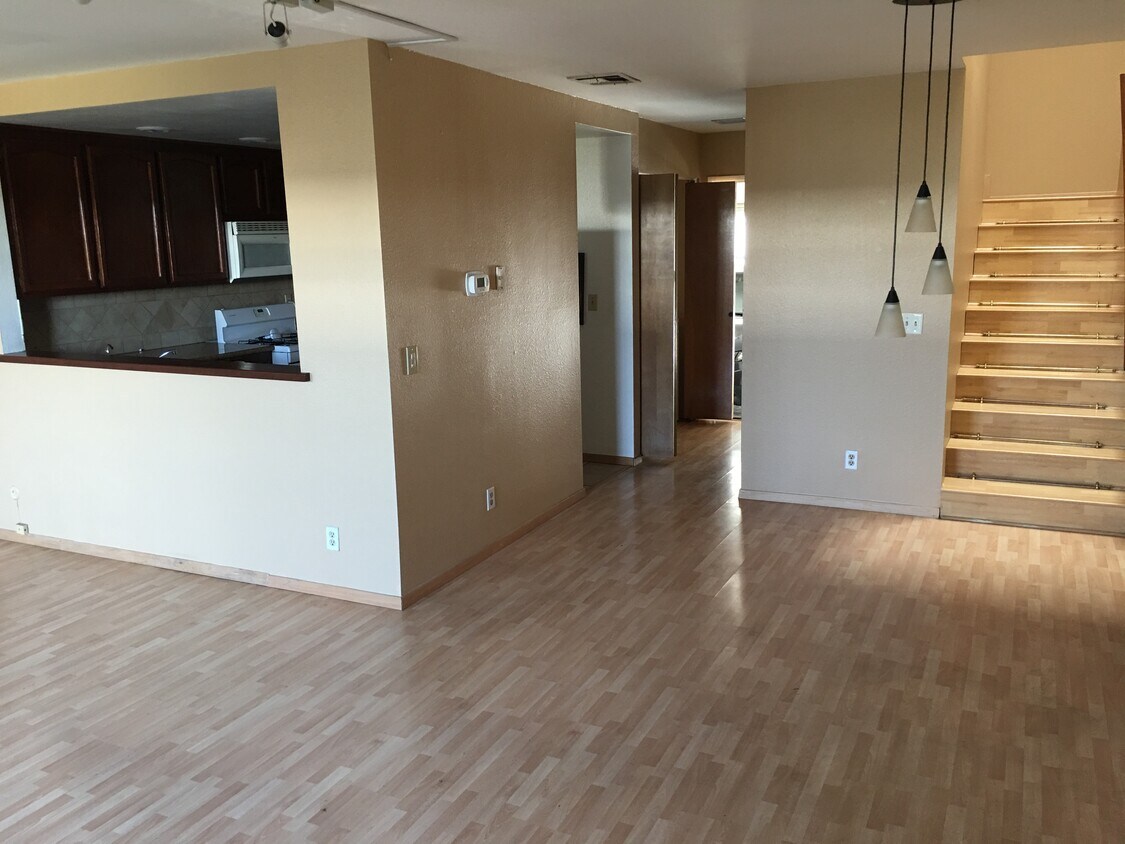 Primary Photo - 2521 Artesia Blvd