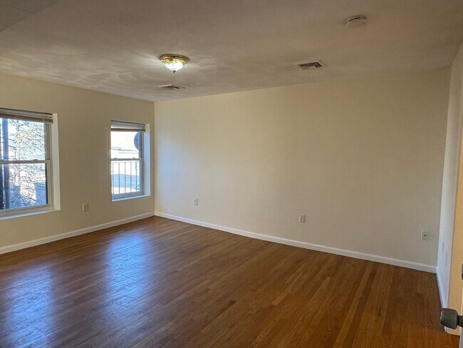 Building Photo - 12 Paris St