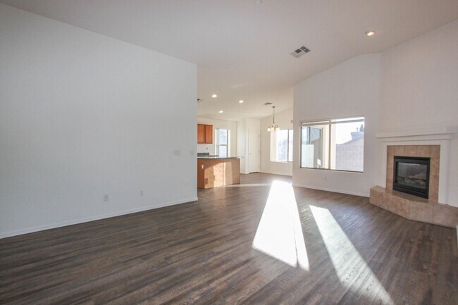 Foto del edificio - Viewpoint North - Three Bedroom Home