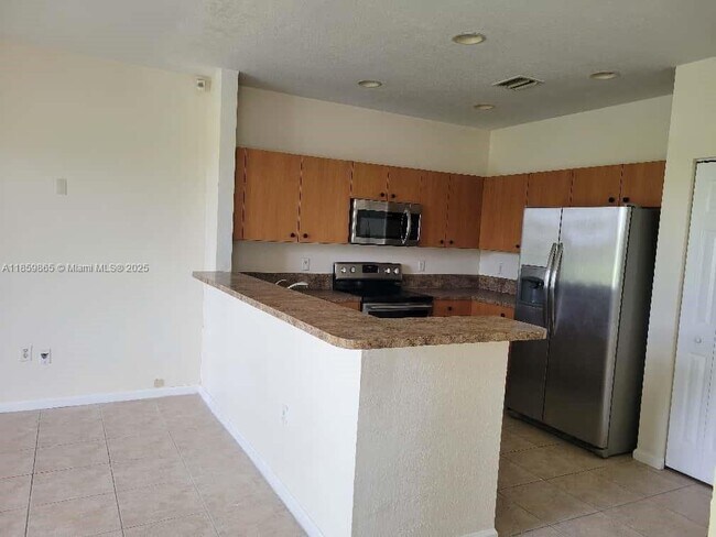 Foto del edificio - 8223 SW 27th St
