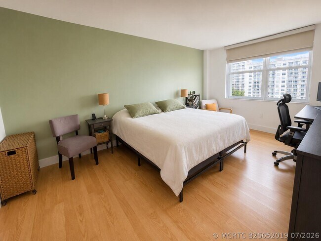 Foto del edificio - 2801 NE 183rd St