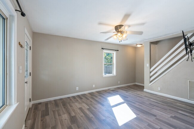Foto del edificio - 7805 Ruthven Rd