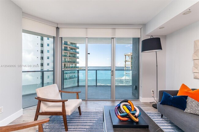 Foto del edificio - 1300 Brickell Bay Dr