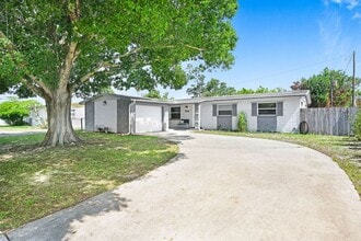 Building Photo - 1028 Coronado Dr