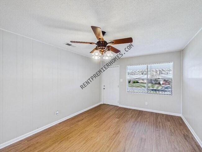 Foto del edificio - 6921 Knollwood Rd