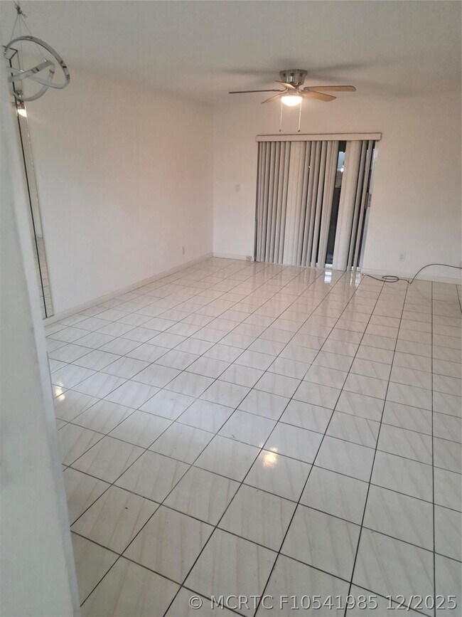Foto del edificio - 259 S Cypress Rd