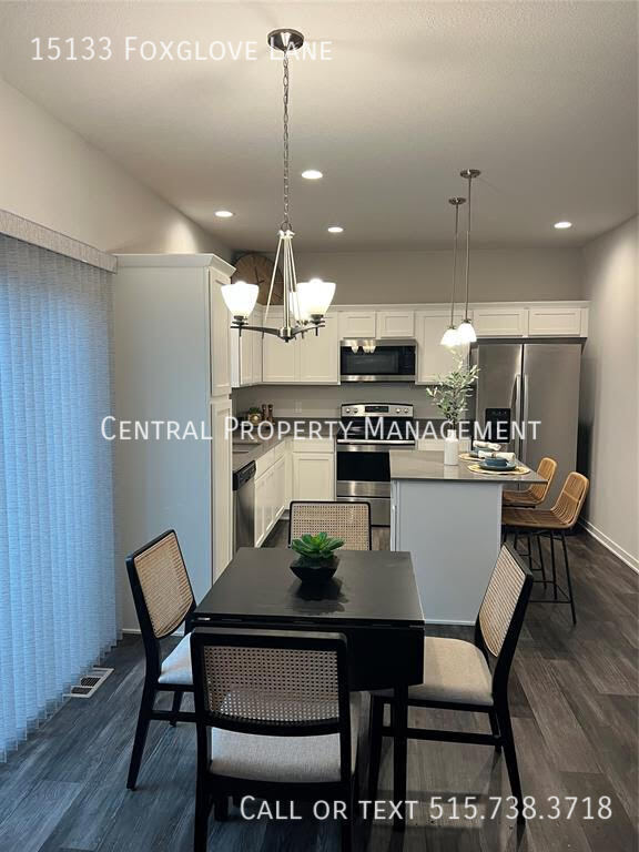Foto del edificio - 15133 Foxglove Ln