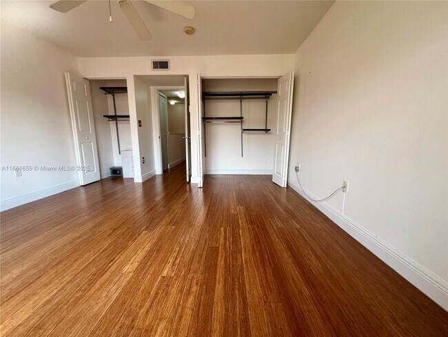 Foto del edificio - 2965 NE 185th St