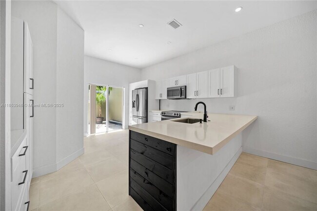 Foto del edificio - 2414 SE 21st St