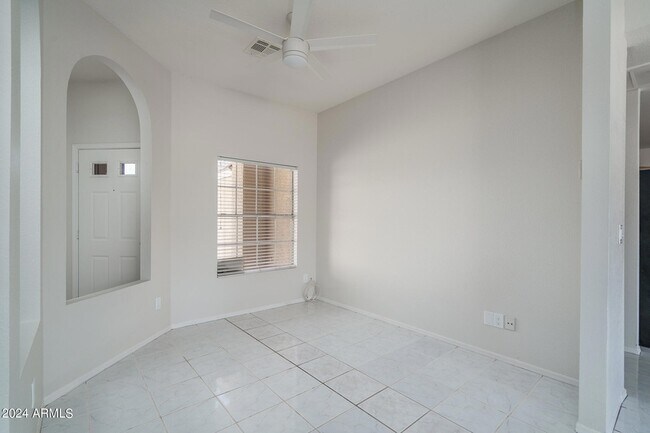 Foto del edificio - 10122 W Reade Ave