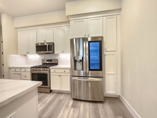 Building Photo - Upscale 2/2 Apartment in The Cannery!-$500 Off 1st Month's Rent