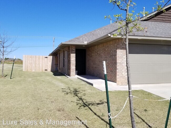 Building Photo - 3 br, 2 bath House - 8815 SW 45th Street