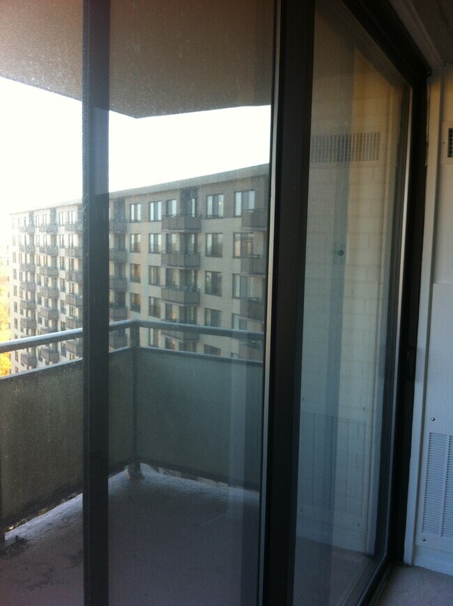Foto del edificio - 5225 Pooks Hill Rd