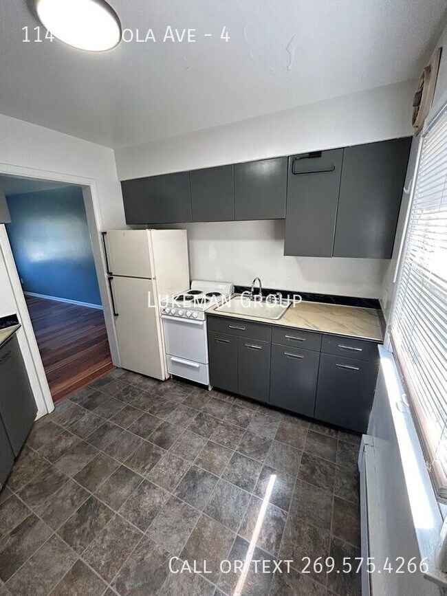 Building Photo - 114 Espanola Ave