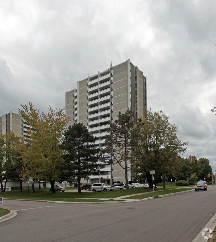 Primary Photo - Oxford Towers