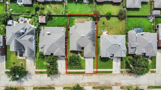 Foto del edificio - 5206 Laura Lee Ln