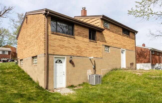 Foto del edificio - 548B Firethorne Dr