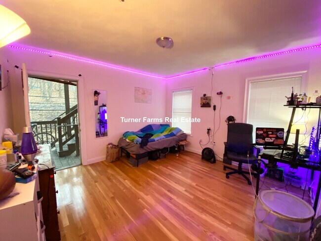 Foto del edificio - 128 Hillside St