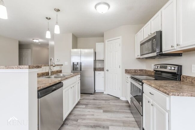 Building Photo - 8140 Wheatfield Dr