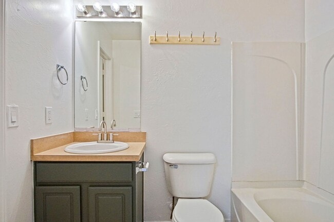 Building Photo - Beautiful 2 Bedroom - 2 Bathroom in Deer C...