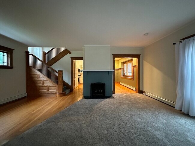 Building Photo - Gorgeous 4 bed/2bath home for rent in Kala...