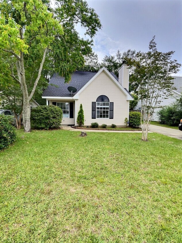 Primary Photo - Spacious 2 story home in D'Iberville