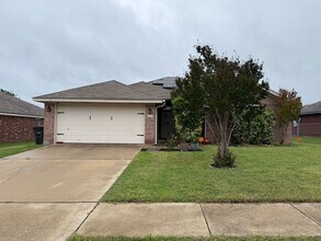 Building Photo - 4400 Esta Lee Ave