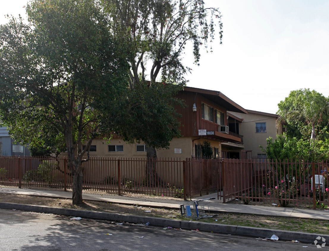 Primary Photo - 18030 Schoenborn St