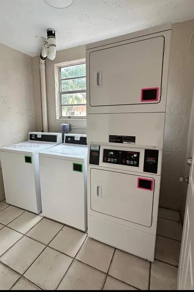 Foto del edificio - 4655 Palm Ave