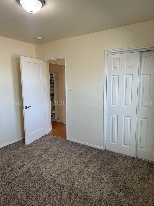 Foto del edificio - 751 Airport Rd