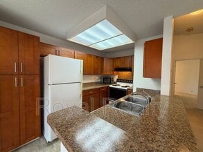 Building Photo - 528 Mananai Pl