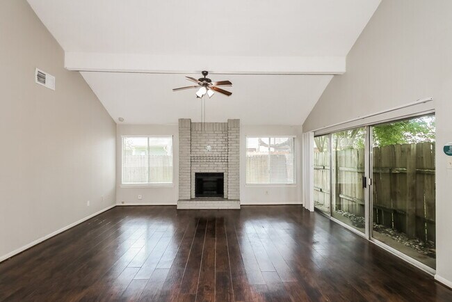 Foto del edificio - 12723 Ashford Knoll Dr