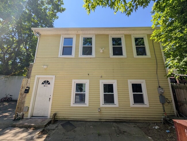Building Photo - 1006 Summerfield Ave