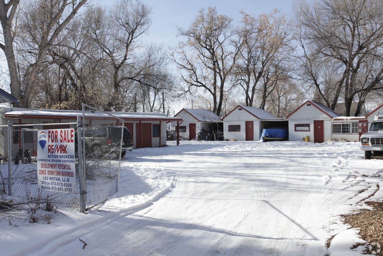 Former car park units and open space - 117 S Lincoln Ave