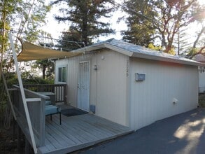 Building Photo - 2025 Sonoma St
