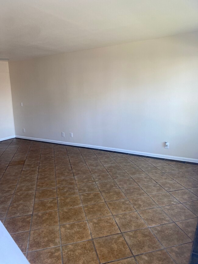 Building Photo - 9920 Continental Dr