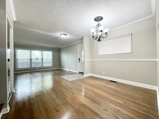 Foto del edificio - 8332 Bennett Ave