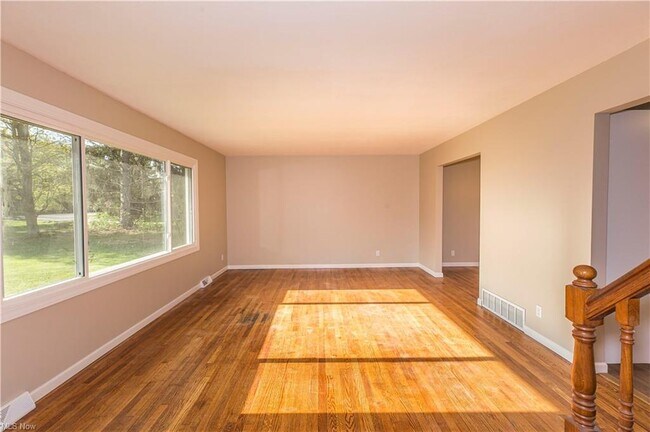 Building Photo - 7245 Kingsview Rd