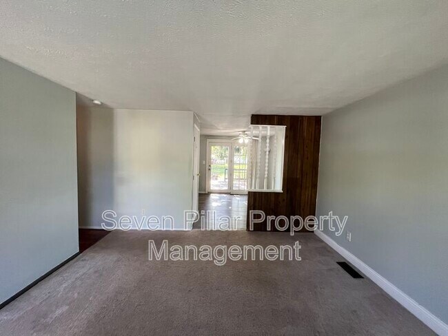 Foto del edificio - 1413 Caldwell Pl