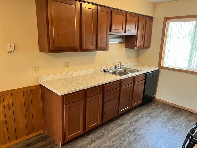 Foto del edificio - Cozy 2 Bedroom, 1 Bath Apartment with Balcony - Welcome Home!