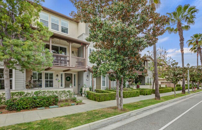 Building Photo - 820 E Promenade