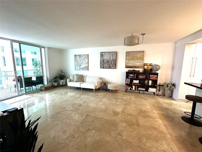 Foto del edificio - 1200 Brickell Bay Dr