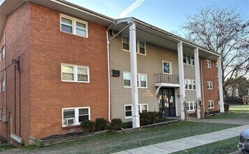 Building Photo - 620 Lakeside Dr