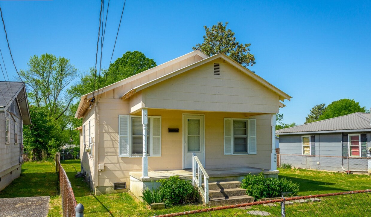 206 Spruce St, Rossville, GA 30741 House Rental in Rossville, GA