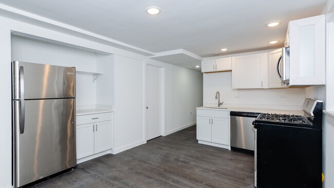 Building Photo - 1329 N Latrobe Ave