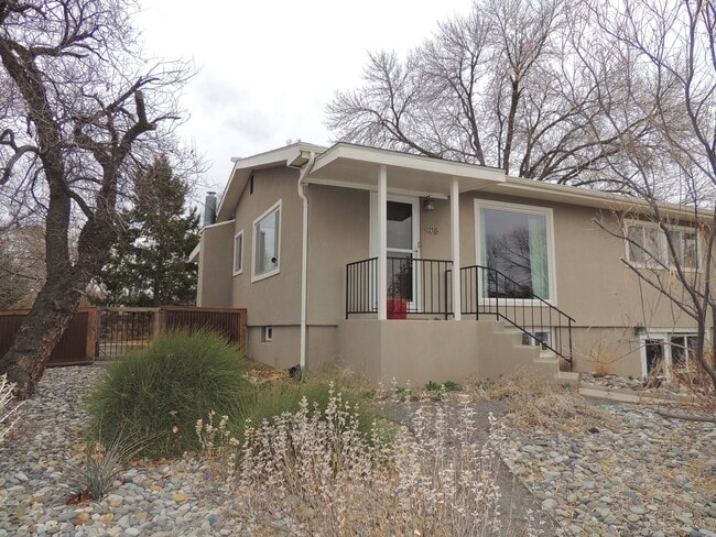 Building Photo - 408 Dressell Dr