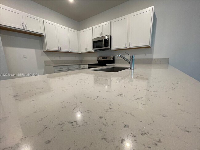 Foto del edificio - 4297 Hammock Grove Dr