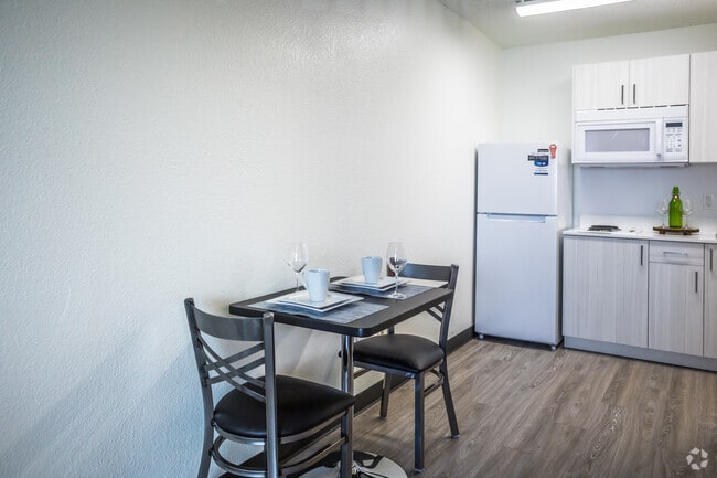 0 BR, 1 BA - Extra Large Suite - Siegel Select Memphis